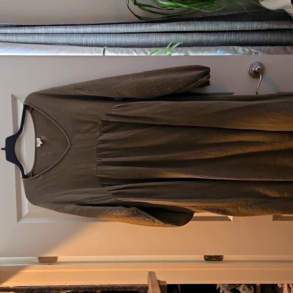 Simple folk dress.